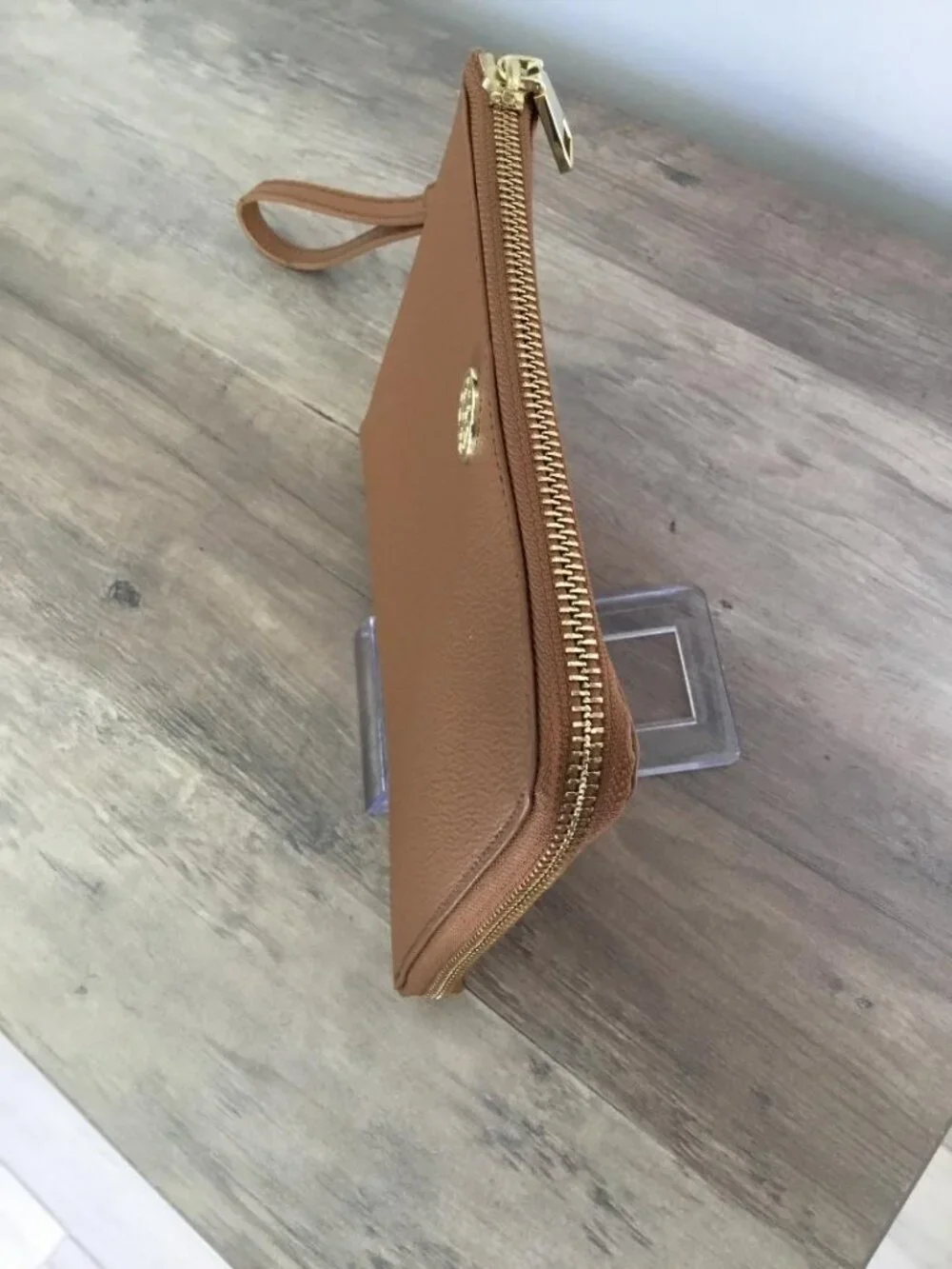Tory Burch Landon Zip Top Brown Pebbled Leather Wristlet w/Gold Hardware & Dusty - Picture 3 of 6